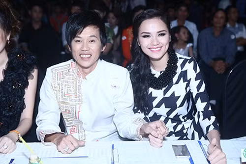 Ngay sau đó khi biết sự việc, Diễm Hương từ chối trả lời: " Đây là việc riêng của gia đình tôi, cá nhân tôi. Tôi mong mọi người không làm lớn chuyện. Hiện tại, tôi không muốn lên tiếng bất kỳ điều gì về sự việc này. Tôi và ba mẹ sẽ tim cách giải quyết". Người đẹp đi vào sân khấu bằng lối riêng tránh sự đeo bám của truyền thông.