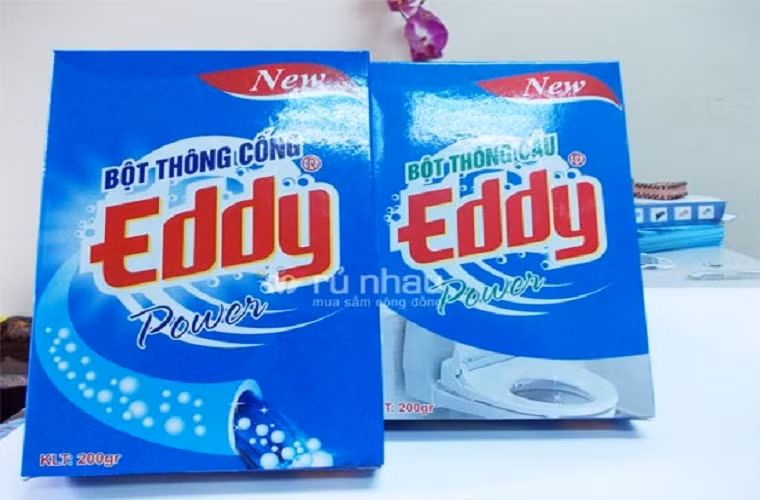 Các loại nước tẩy và chất phân hủy xả cùng nước cũng có tác dụng, tuy nhiên nếu người dùng không thể khắc phục sự cố, cần gọi thợ kỹ thuật để có biện pháp thích hợp. 