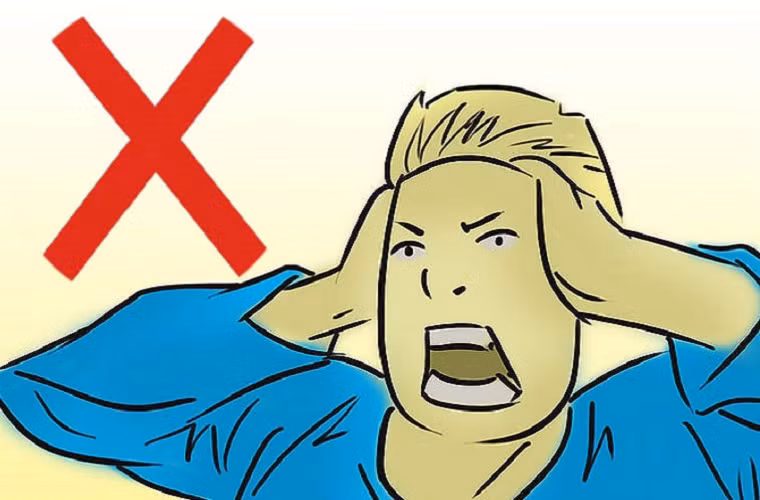 Trước hết bạn hít thở sâu để lấy lại bình tĩnh, tránh lo lắng, sợ hãi mà không thể tìm được cứu viện từ bên ngoài.