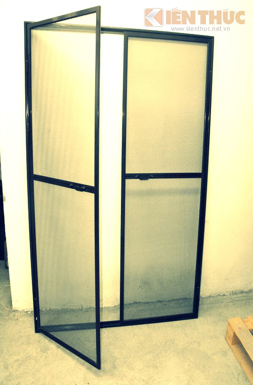 1. Cách thức nào? Cửa lưới gồm tấm chắn nhiều mắt lưới rất nhỏ, gắn vào khung cửa, ngăn không để côn trùng, muỗi lọt qua.