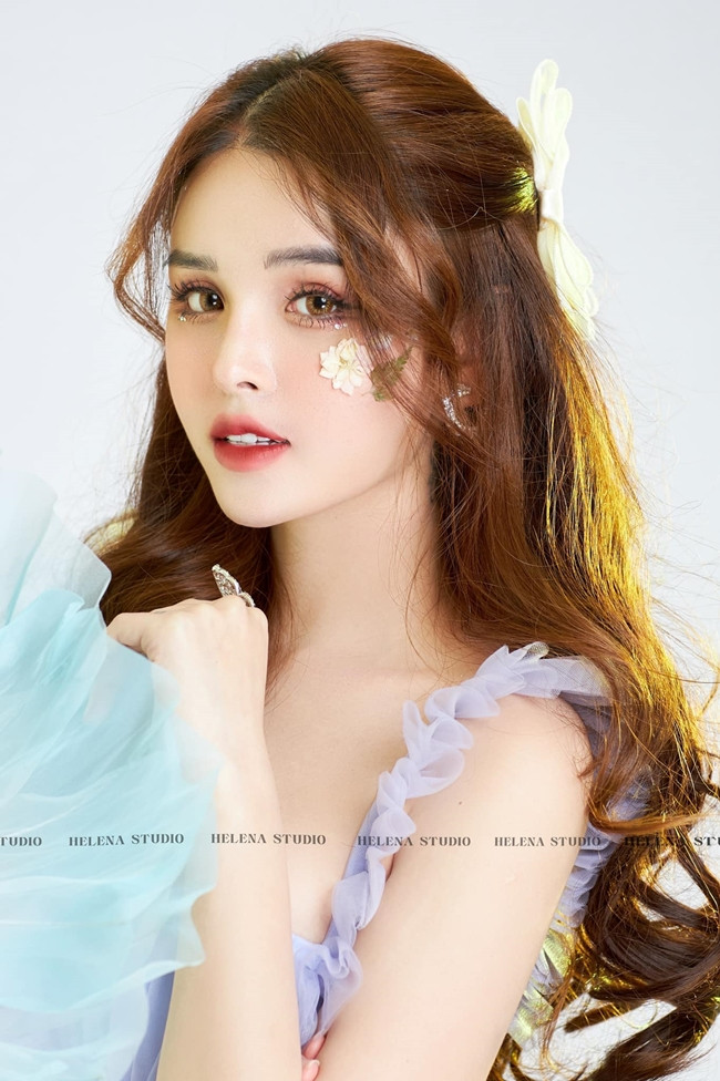 Không thể phủ nhận phong cách thời trang thiên về hình ảnh gợi cảm đã trở thành thương hiệu của người đẹp Sài thành.