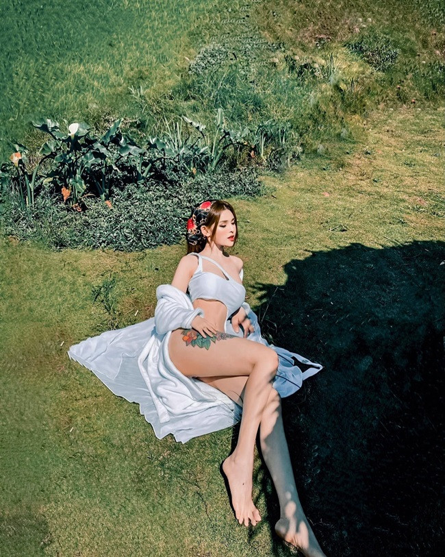 Theo dõi trang cá nhân của Thanh Tâm, cư dân mạng khá bất ngờ khi người đẹp diện quyến rũ.