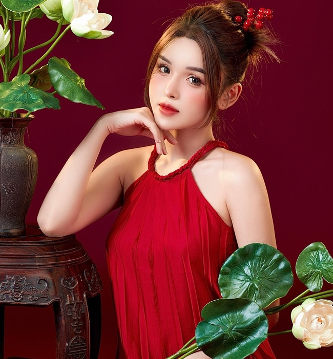 Dưới mỗi bộ ảnh của cô là nhiều bình luận khen ngợi sự quyến rũ.