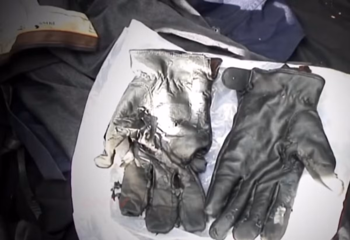 Sau khi Ya Tăm thừa nhận hành vi giết người, ngày 1/12/2015, công an dẫn giải Ya Tăm đến hiện trường và thu được khẩu súng, bộ quần áo, tấm vải đen che mặt, găng tay cùng số đạn mà đối tượng cất giấu.