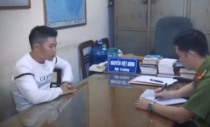 Hưng vốn nghiện ma túy, thất nghiệp và từng có hai đời vợ. Anh ta chưa từng có tiền án. Hôm 7/11/2017, Hưng từ quê (thị xã Phổ Yên) lên huyện Yên Phong chơi với bạn gái nhưng không gặp chị này.