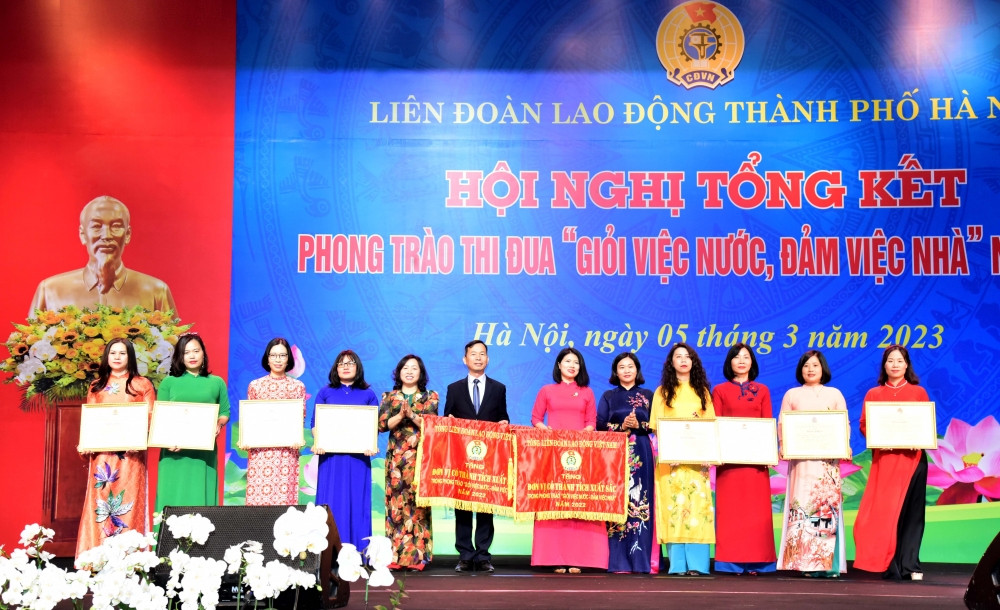 Ton vinh, tri an nu can bo, doan vien Cong doan Thu do xuat sac-Hinh-6