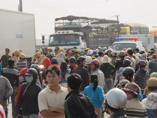 Nghi van cong an danh chet hoc sinh, dan phan no-Hinh-2