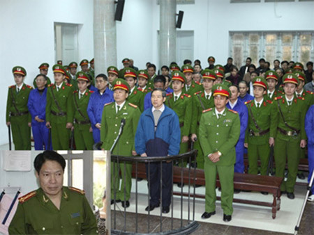 Dương Chí Dũng trước vành móng ngựa.