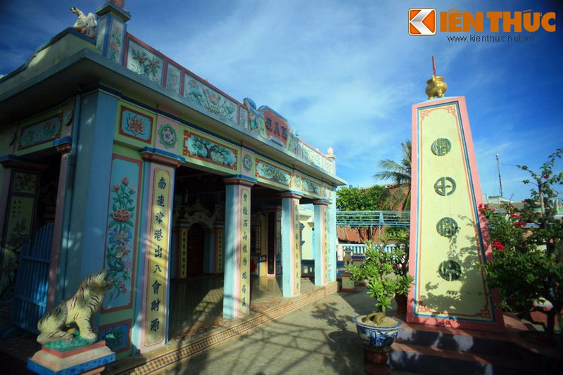 Nhiều chứng tích lịch sử về Hải đội Hoàng Sa còn được lưu giữ trên đảo Lý Sơn cho đến hôm nay, tiêu biểu là Âm linh tự - nơi thờ phụng những hùng binh Hoàng Sa - và hàng chục ngôi mộ gió của những người đã hy sinh khi làm nhiệm vụ bảo vệ chủ quyền biển đảo của Việt Nam nhiếu thế kỷ trước.