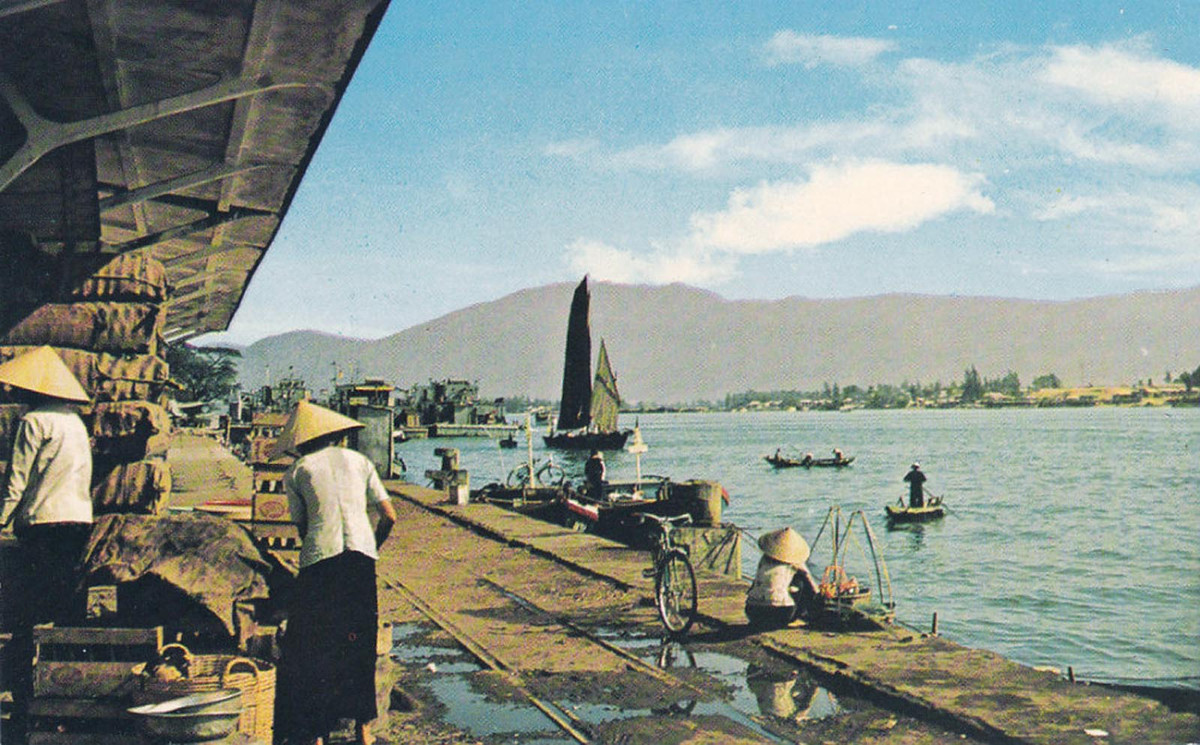 Ga Chợ Hàn thập niên 1960. Đến những năm 1990, nhà ga này được dỡ bỏ để phục vụ cho việc quy hoạch tuyến đường ven sông Hàn. Mời quý độc giả xem video: Đà Nẵng chuyển mình xứng tầm "anh cả" miền Trung. Nguồn: VTC1. 