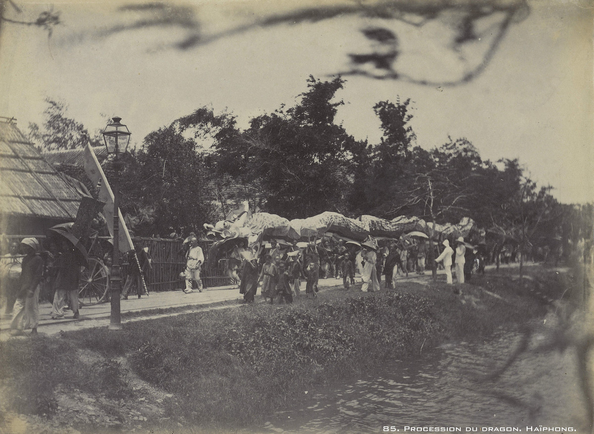 Đám rước rồng ở Hải Phòng.