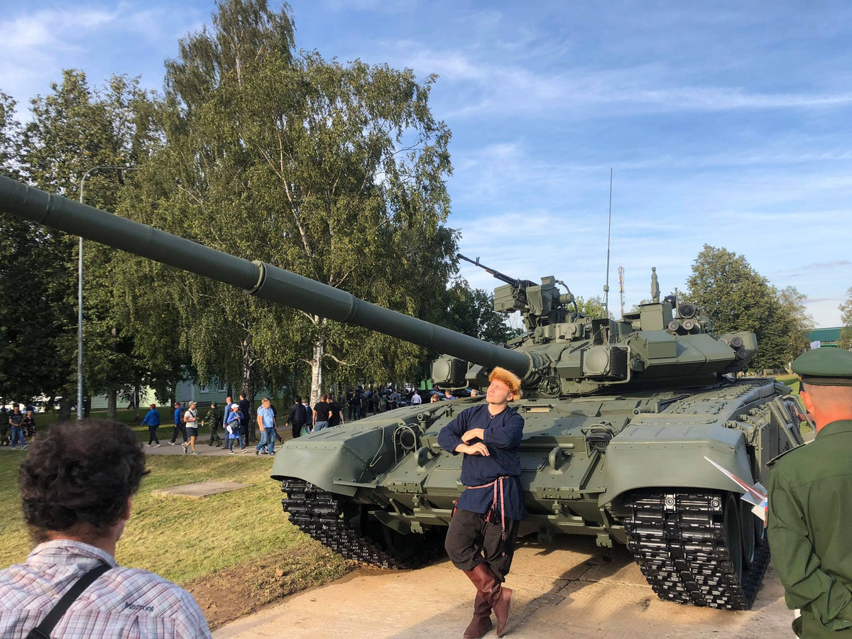 Man nhan dan khi tai quan su trung bay tai Dien dan Army 2020-Hinh-8