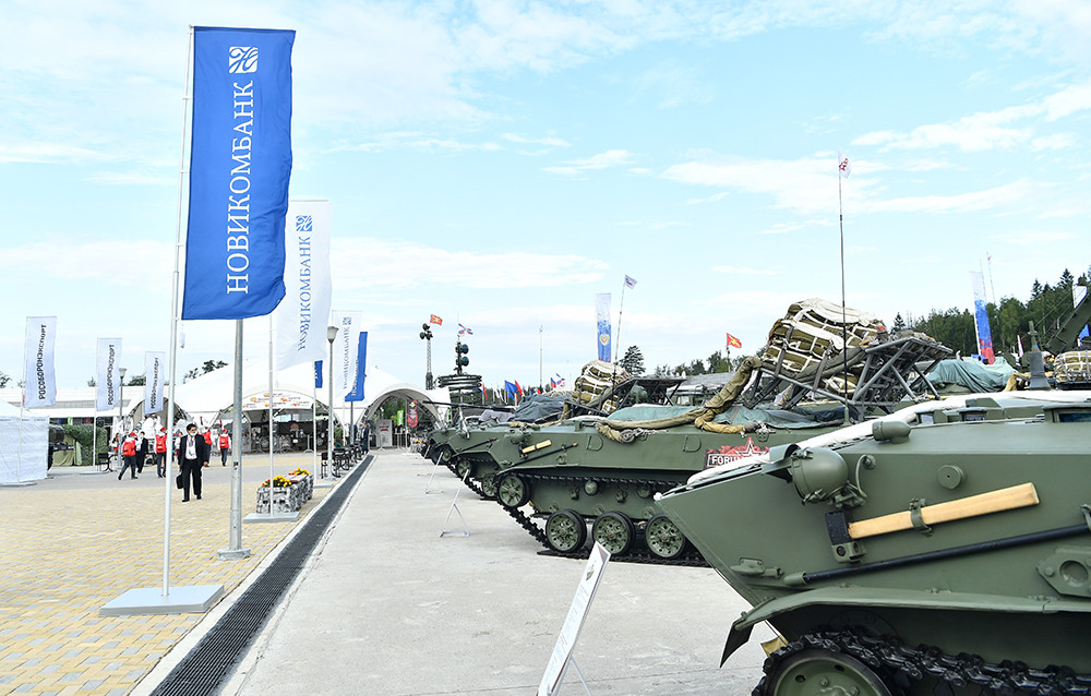 Man nhan dan khi tai quan su trung bay tai Dien dan Army 2020-Hinh-2