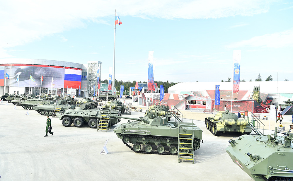 Man nhan dan khi tai quan su trung bay tai Dien dan Army 2020