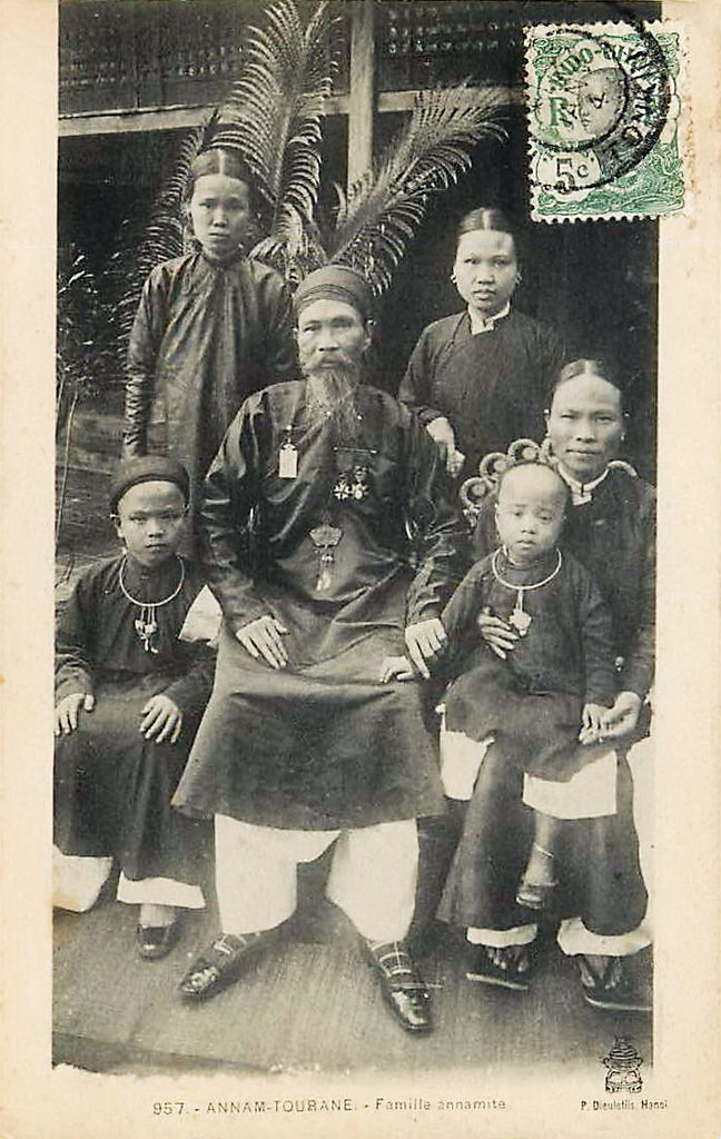 Gia đình một viên quan ở Đà Nẵng thời thuộc địa.