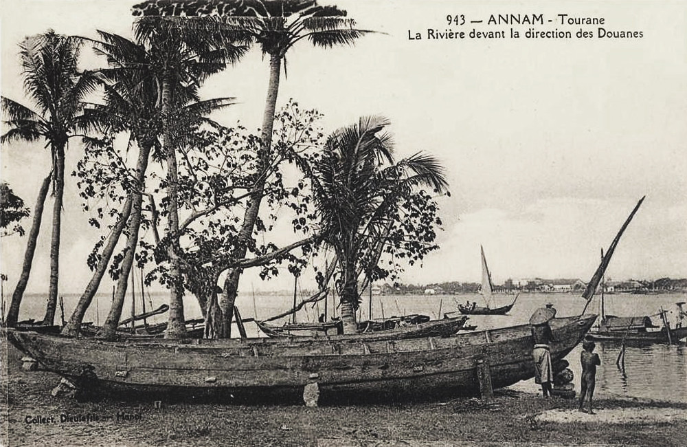 Khung cảnh sông Hàn ở phía trước Sở Quan thuế.