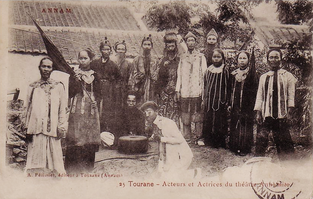 Một gánh hát ở Đà Nẵng.