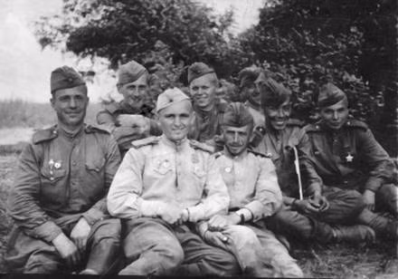 Tuy nhiên, với tinh thần quả cảm của lính nhảy dù Xô viết, sau khi đổ bộ xuống hậu phương của kẻ thù, họ đã thu hút một lực lượng đáng kể của quân Đức về phía mình và gây ra thiệt hại lớn cho chúng. Mời bạn đọc xem thêm video: Chiến tranh biên giới Tây Nam - Cuộc chiến bắt buộc. Nguồn: VTC1