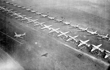 Do đó, chỉ có 4.575 lính nhảy dù tiếp đất thành công, bao gồm 3.050 lính dù của Lữ đoàn 3 và 1.525 lính của Lữ đoàn Dù số 5. Còn 2.017 binh sĩ khác cũng như tất cả các khẩu pháo và súng cối đều không thể đổ bộ được.