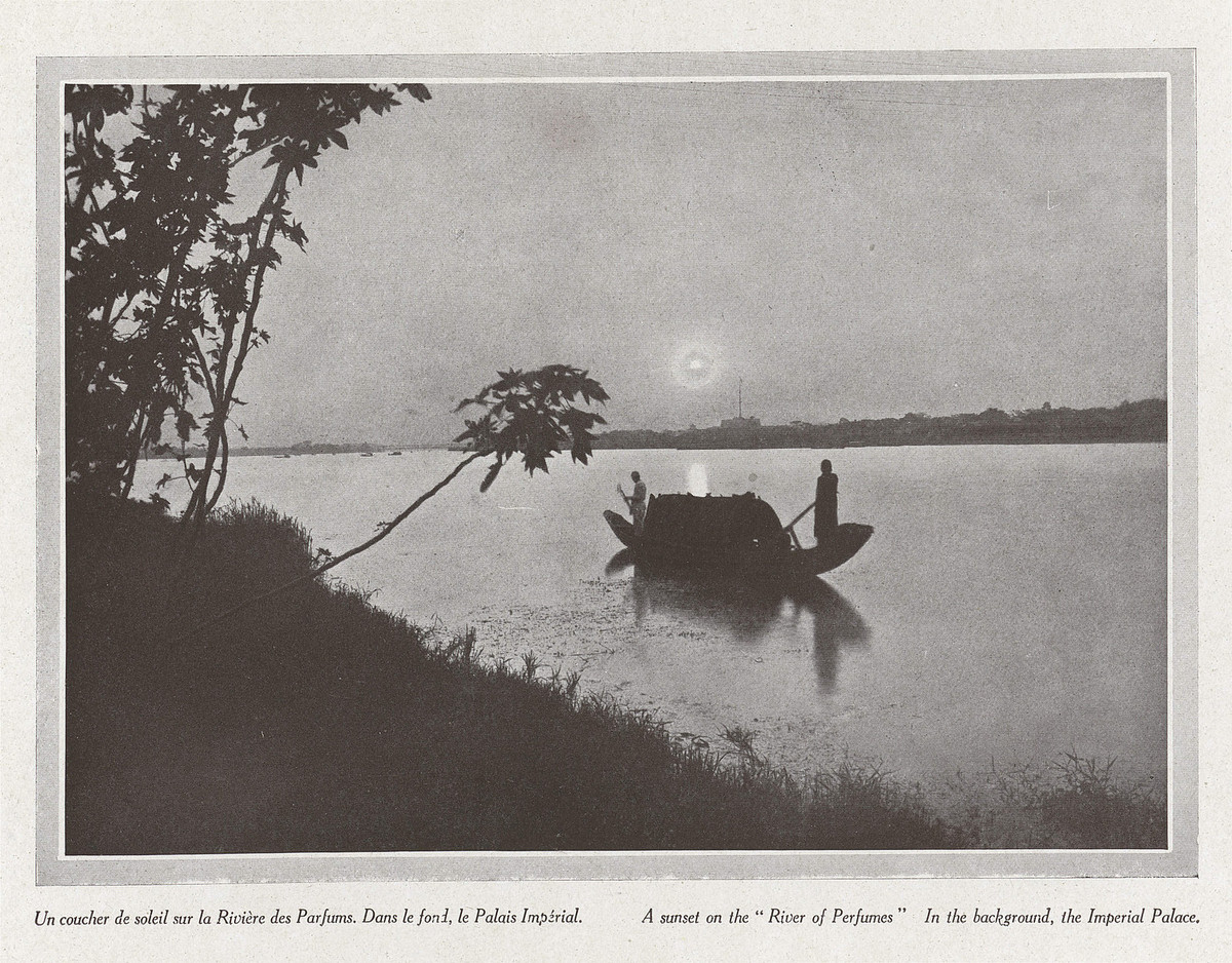 Hoàng hôn trên sông Hương.