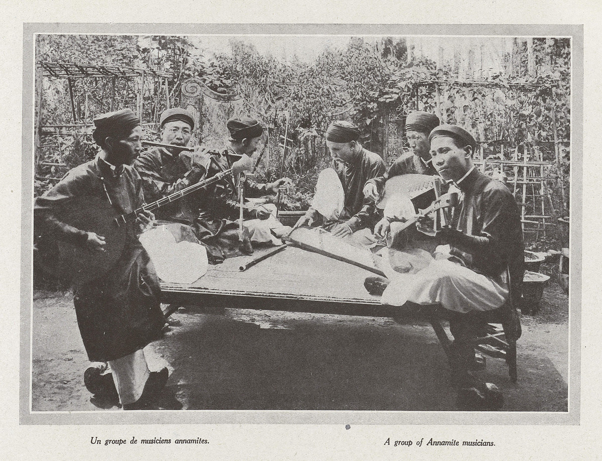 Một nhóm nhạc công ở Huế.