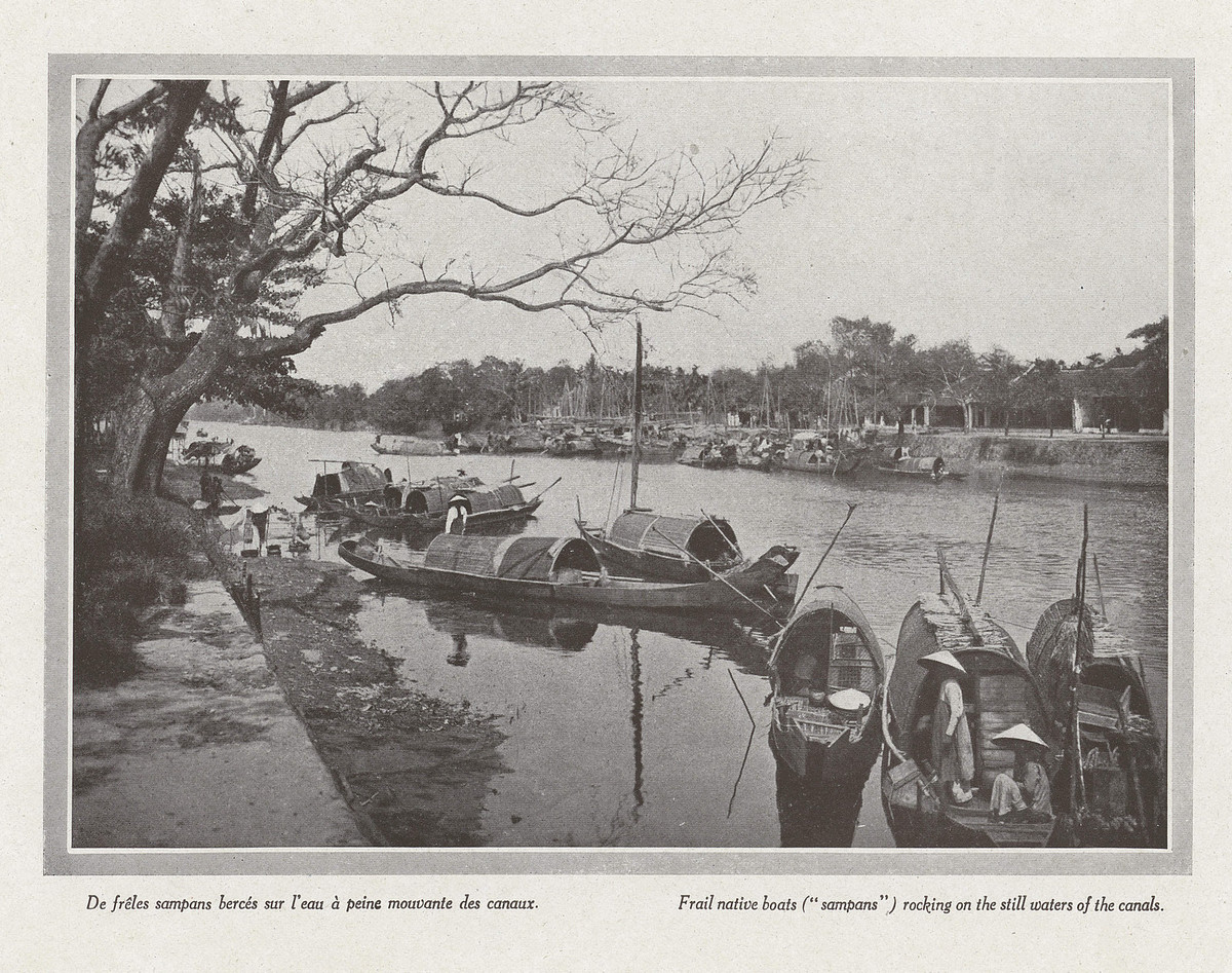 Những con thuyền trên dòng kênh.