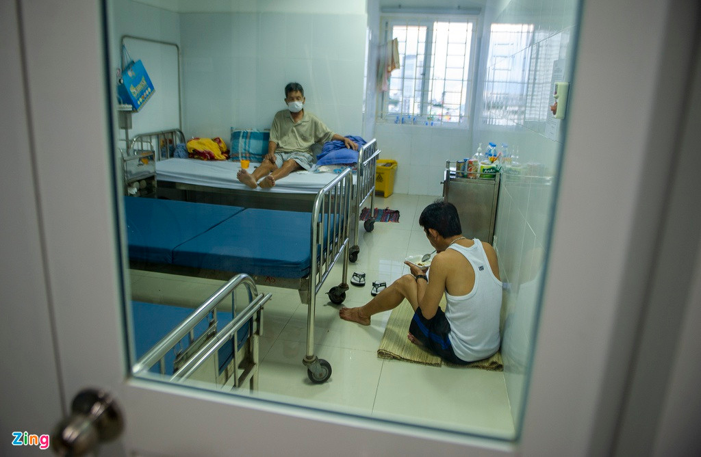 Đa phần những người mắc dịch Covid-19 đều tuổi cao, có tiền sử bệnh tật.