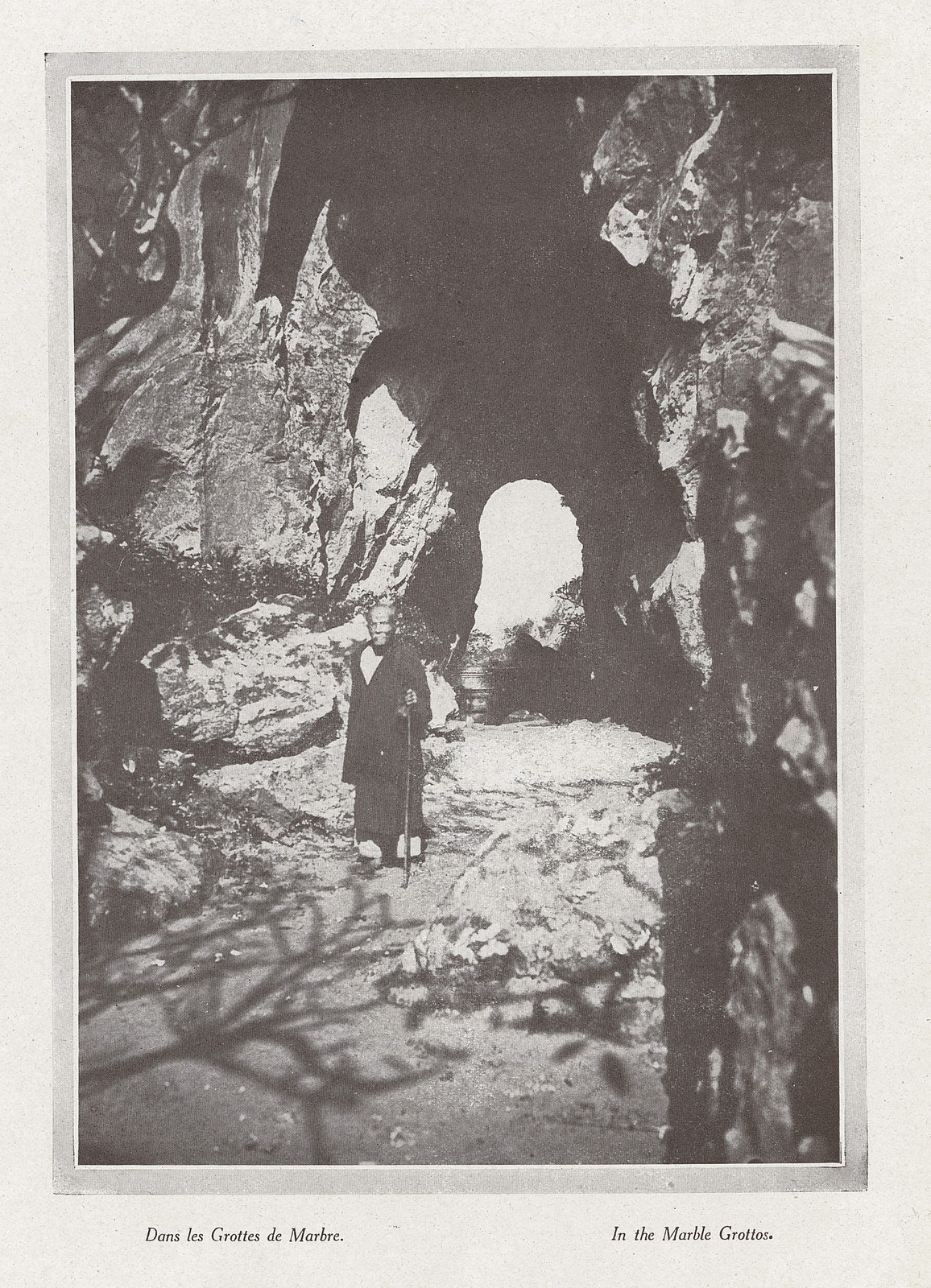 Cổng trời trên đường vào chùa Tam Thai ở núi Thủy Sơn - ngọn núi lớn và quan trọng nhất Ngũ Hành Sơn.