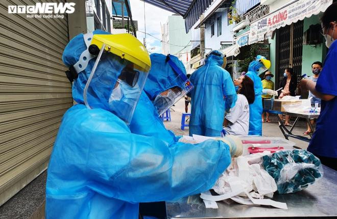 Bo Y te du bao dinh dich COVID-19, Da Nang khan truong lay mau xet nghiem gop-Hinh-2