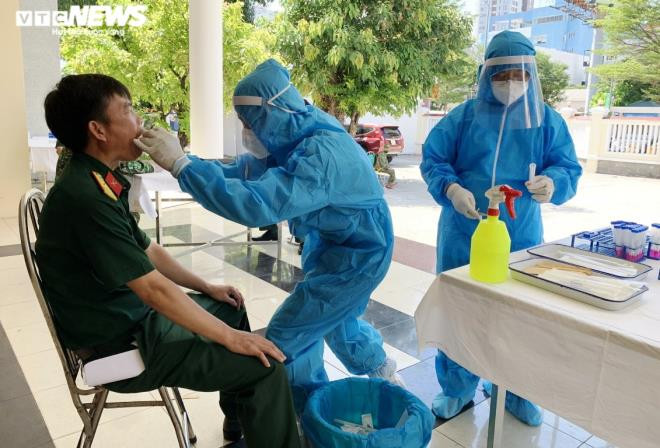 Bo Y te du bao dinh dich COVID-19, Da Nang khan truong lay mau xet nghiem gop-Hinh-6