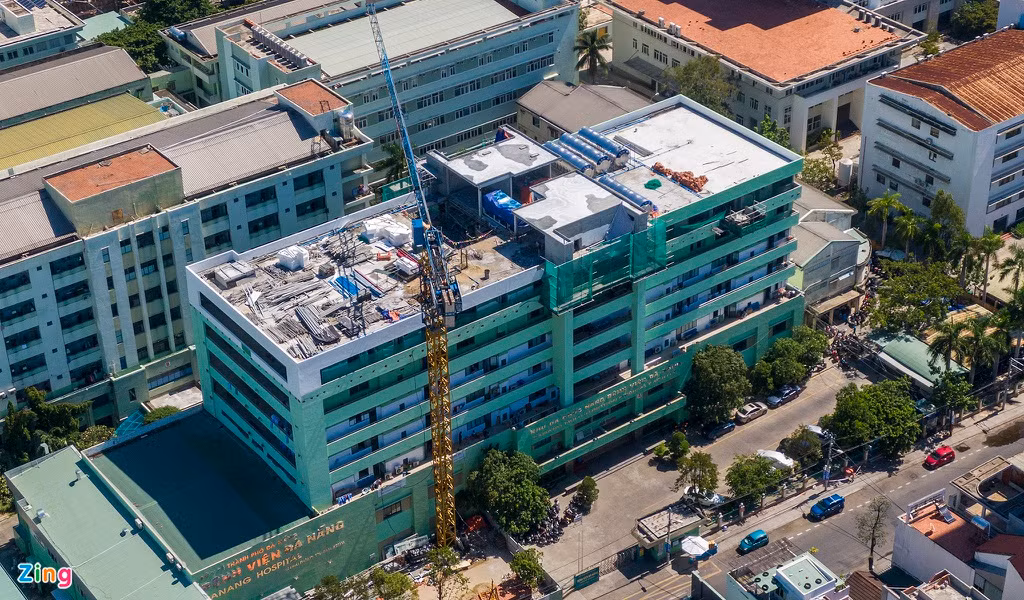 Bệnh viện Đà Nẵng cũng là cơ sở y tế cuối cùng của thành phố được dỡ lệnh cách ly. Đại diện Sở Y tế TP Đà Nẵng cho biết cùng với bệnh viện này, các ổ dịch lớn của thành phố được làm sạch trong nhiều ngày qua. Đây là tín hiệu đáng mừng, là nỗ lực, công sức của toàn ngành y tế và cộng đồng.