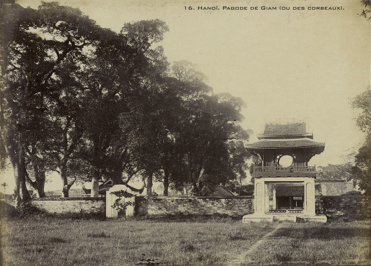 Khuê Văn Các trong Văn Miếu - Quốc Tử Giám Hà Nội, còn được người Pháp gọi là chùa Giám, hay chùa Quạ.