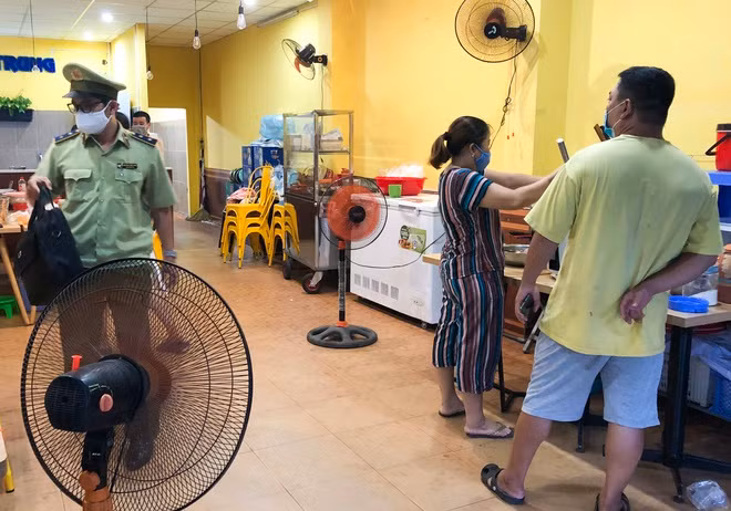 Quan bun ban hang bat chap lenh cam