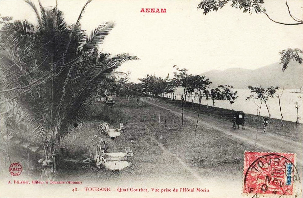 Bến Courbet (nay là đường Bạch Đằng), nhìn từ Khách sạn Morin, Đà Nẵng thời thuộc địa.