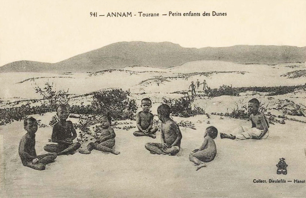 Những đứa trẻ trên đụn cát. Mời quý độc giả xem video: Đà Nẵng chuyển mình xứng tầm "anh cả" miền Trung.