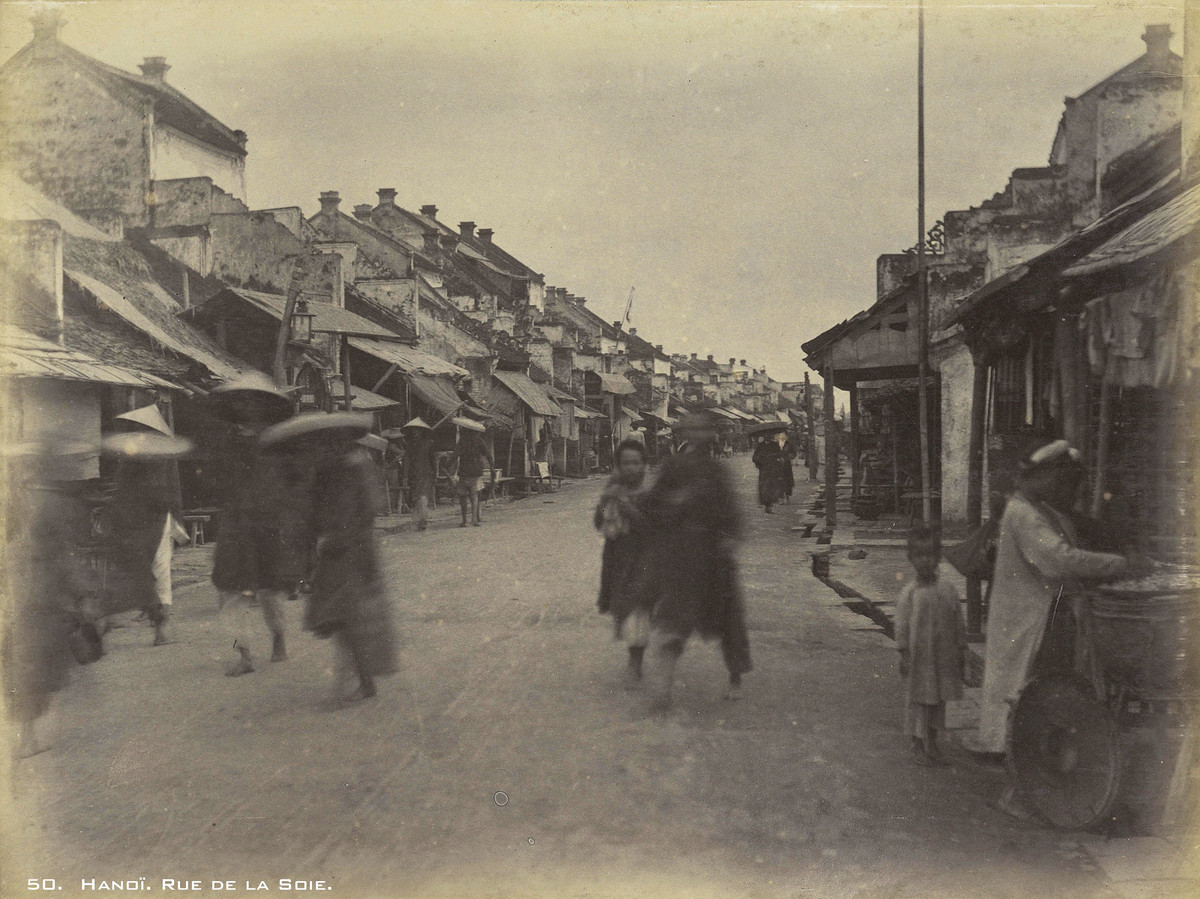 Một hình ảnh khác về phố Hàng Đảo năm 1899, con phố sầm uất bậc nhất trong 36 phố phường Hà Nội.