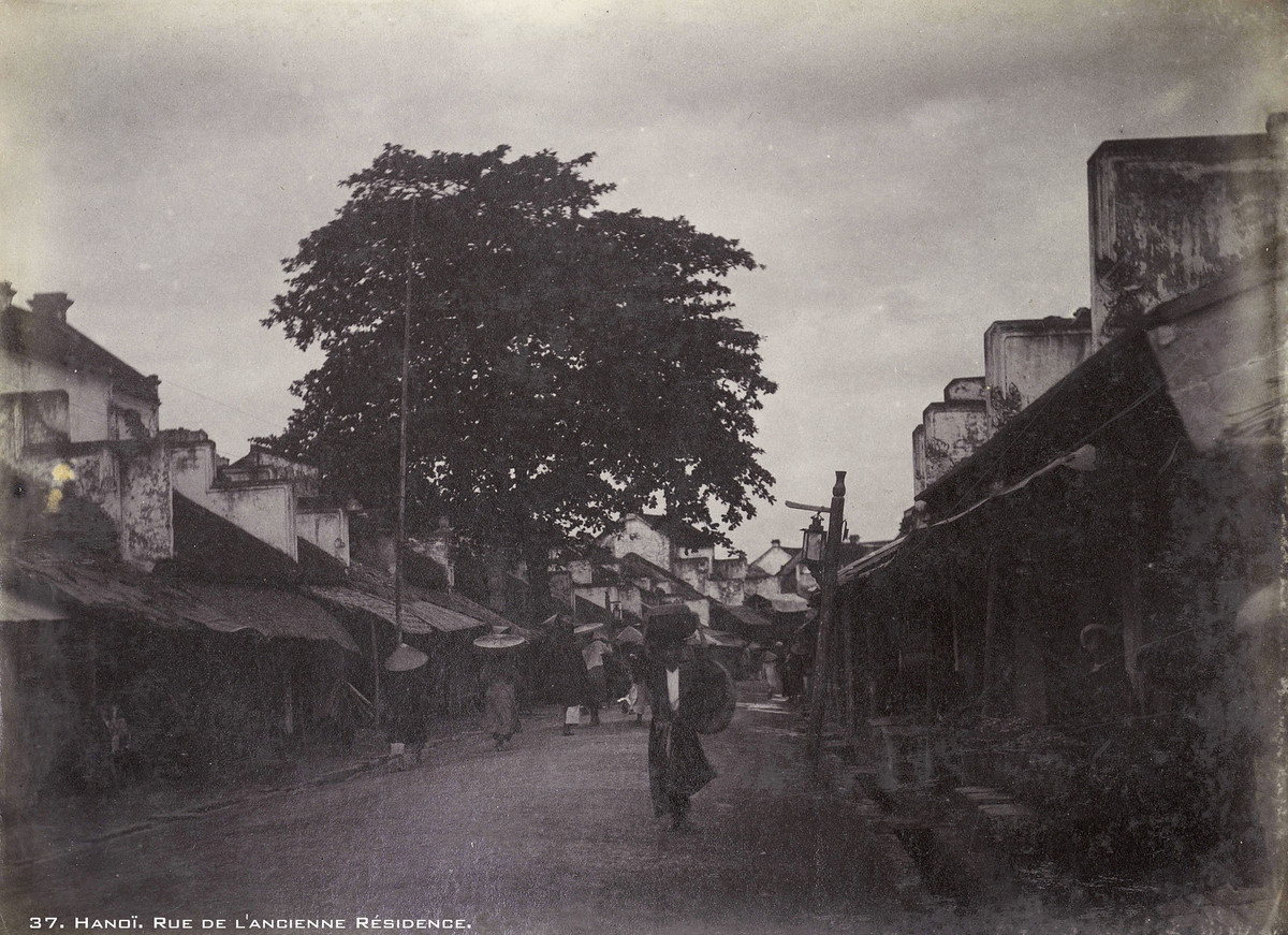 Một hình ảnh khác về con phố có Tòa trú sứ