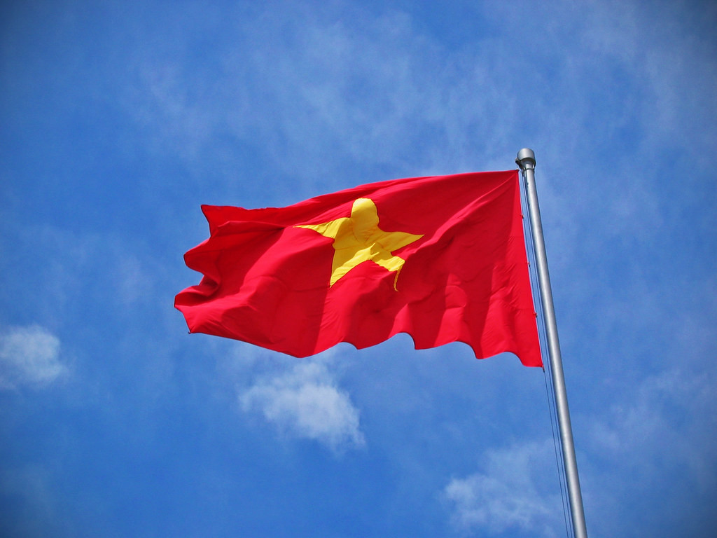 Lá cờ mang khát vọng về một bầu trời xanh hòa bình. Ảnh: Jon Huskisson / Flickr.com. Mời bạn đọc xem thêm video: Vì sao 2/9 được chọn là Quốc khánh? Nguồn: VTC1