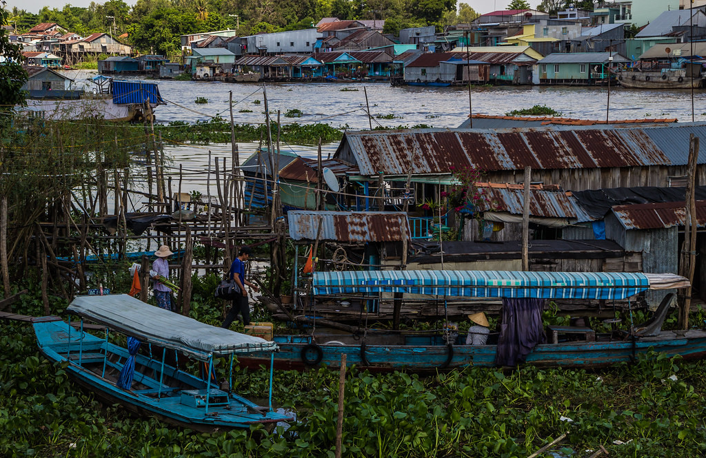 Một góc làng nổi Châu Đốc.
