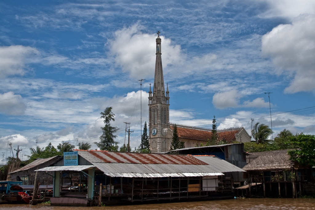 Nhà thờ Cái Bè, công trình cổ nổi tiếng nằm bên sông Tiền ở tỉnh Tiền Giang.