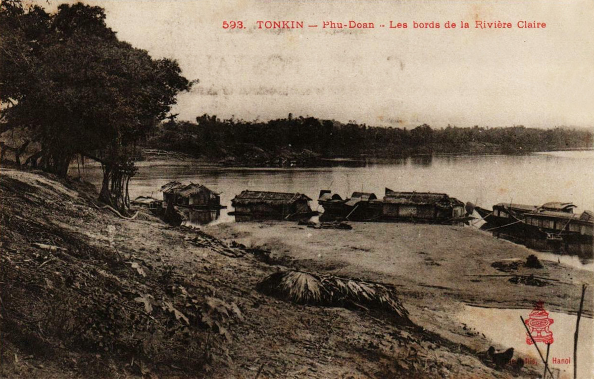 Khung cảnh bên bờ sông Lô ở phủ Đoan Hùng, người Pháp gọi là sông Claire, nghĩa là sông Sáng.