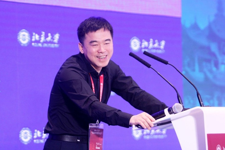 Lúc còn đi học, anh thường chọn ăn cháo qua bữa để tiết kiệm tiền.