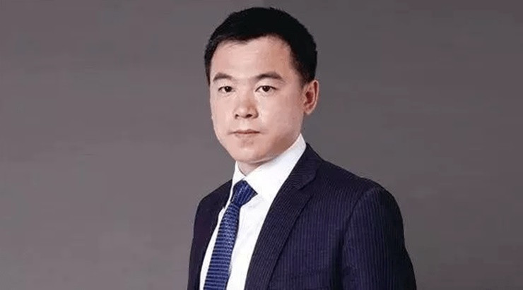 Người mẹ đã cho Lý Vĩnh Tân vay tiền khởi nghiệp, sau này là cổ đông lớn nhất công ty. Lý Vĩnh Tân trở thành niềm tự hào của gia đình.