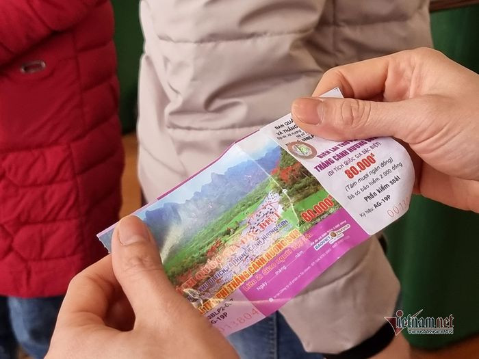 Từ 5h sáng nay, Ban quản lý Khu di tích thắng cảnh Hương Sơn đã bán vé phục vụ du khách.