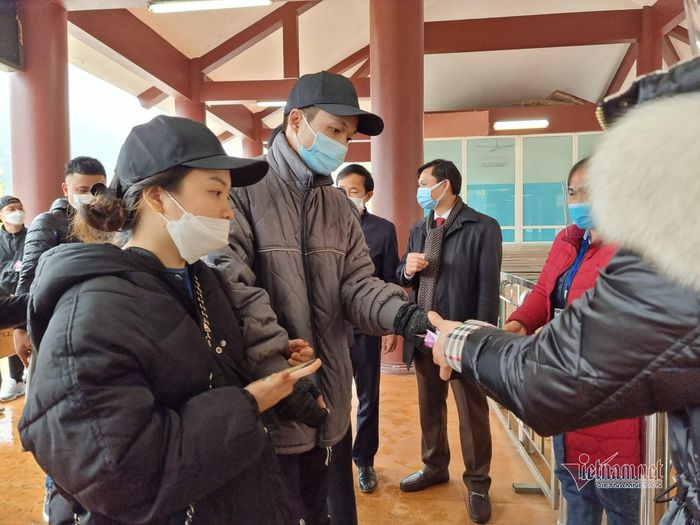 Lý giải về việc mở cửa trước gần 1 tuần (theo thông báo cũ mở từ ngày 16/2, tức 16 tháng Giêng), ông Cảnh cho rằng, để đơn vị thử nghiệm, nếu có vấn đề gì sẽ rút kinh nghiệm.