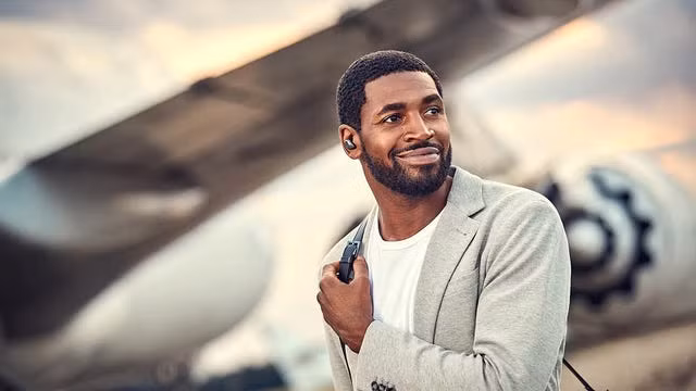  Tai nghe không dây Jabra Elite 85t: Mẫu tai nghe này có khả năng khử tiếng ồn xuất sắc, thời lượng pin 5,5 giờ và khả năng thống thấm nước đáng tin cậy. Sảm phẩm có giá 120 USD.