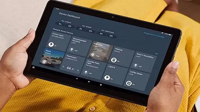  Amazon Fire Tablet 10 Plus HD: Chiếc máy tính bảng giá rẻ, nhỏ gọn, màn hình sắc nét của Amazon là lựa chọn tuyệt vời cho những người ưa thích sự đơn giản và cơ động. Món đồ chơi công nghệ này có giá 120 USD.