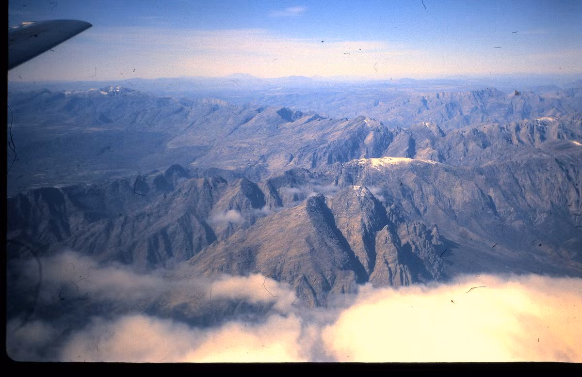 Khung cảnh thiên nhiên hùng vĩ nhìn từ chuyến bay Johannesburg - Cape Town.