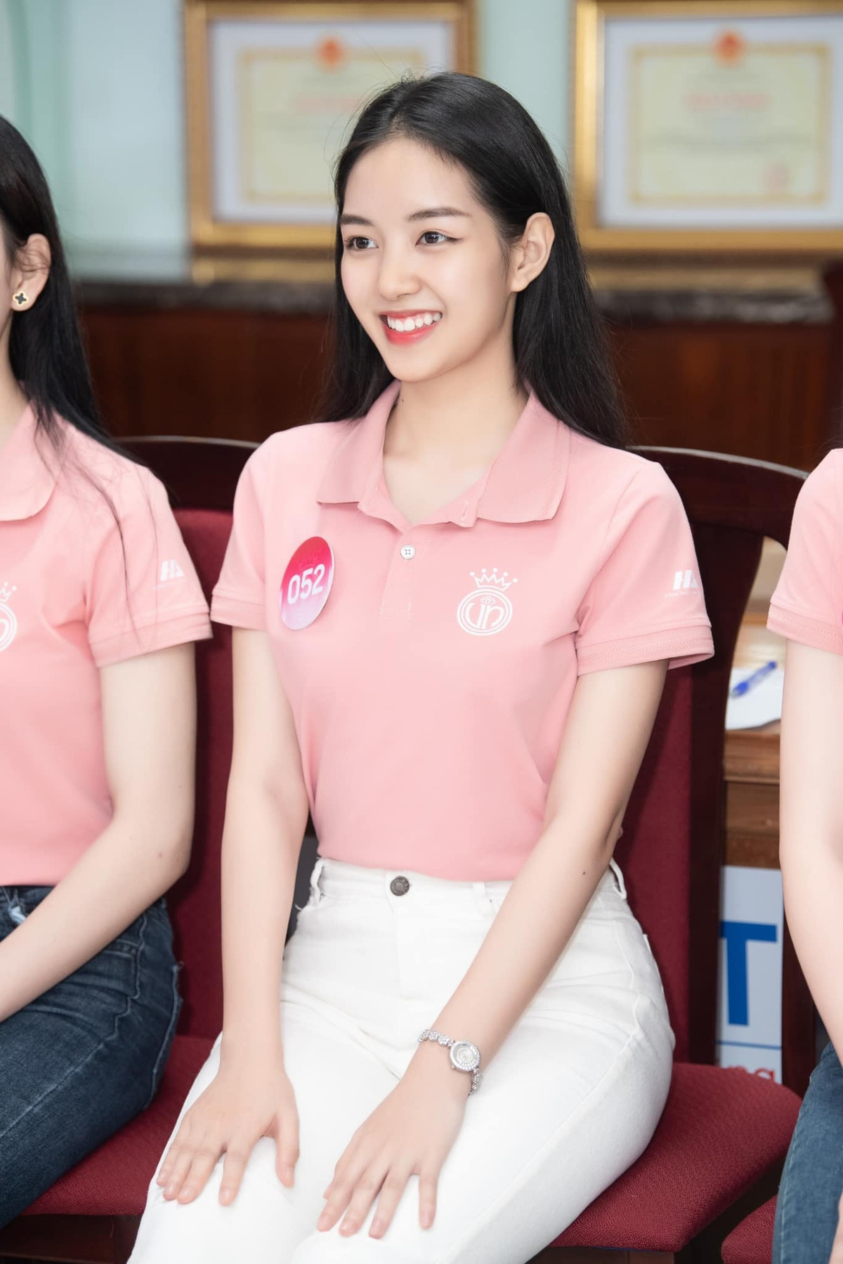 Trần Lê Mai Chi: Thí sinh mang SBD 052 đến từ Thanh Hóa có khuôn mặt đẹp nhưng hạn chế về kỹ năng ứng xử. Mai Chi còn khá nhút nhát trước đám đông. Nữ sinh đang theo học tại Đại học Luật TP.HCM. Lần đầu ghi danh tại một cuộc thi sắc đẹp, Mai Chi cho biết cô muốn khắc phục những hạn chế của bản thân, tăng cường sự tự tin và vượt ra vùng an toàn.