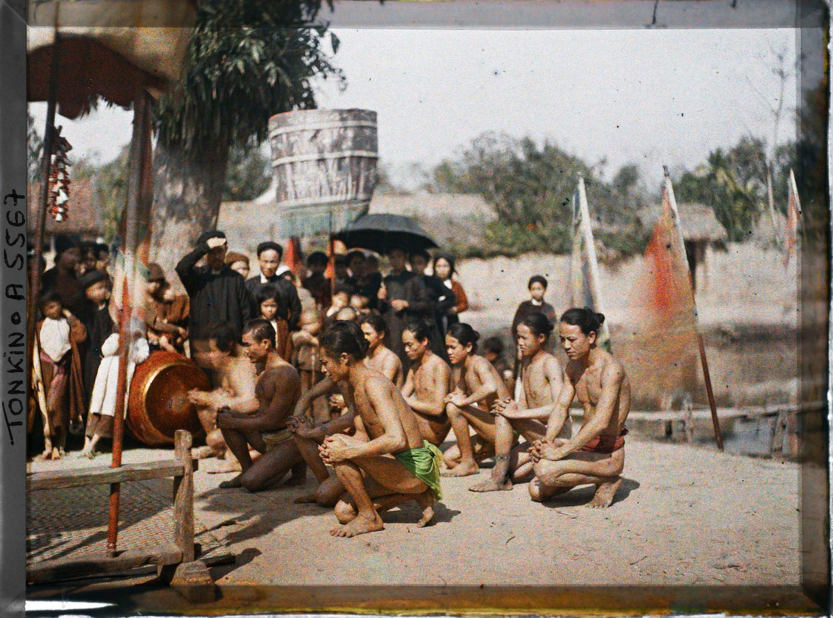 Anh mau cuc quy ve tinh Ha Dong nam 1915 (2)